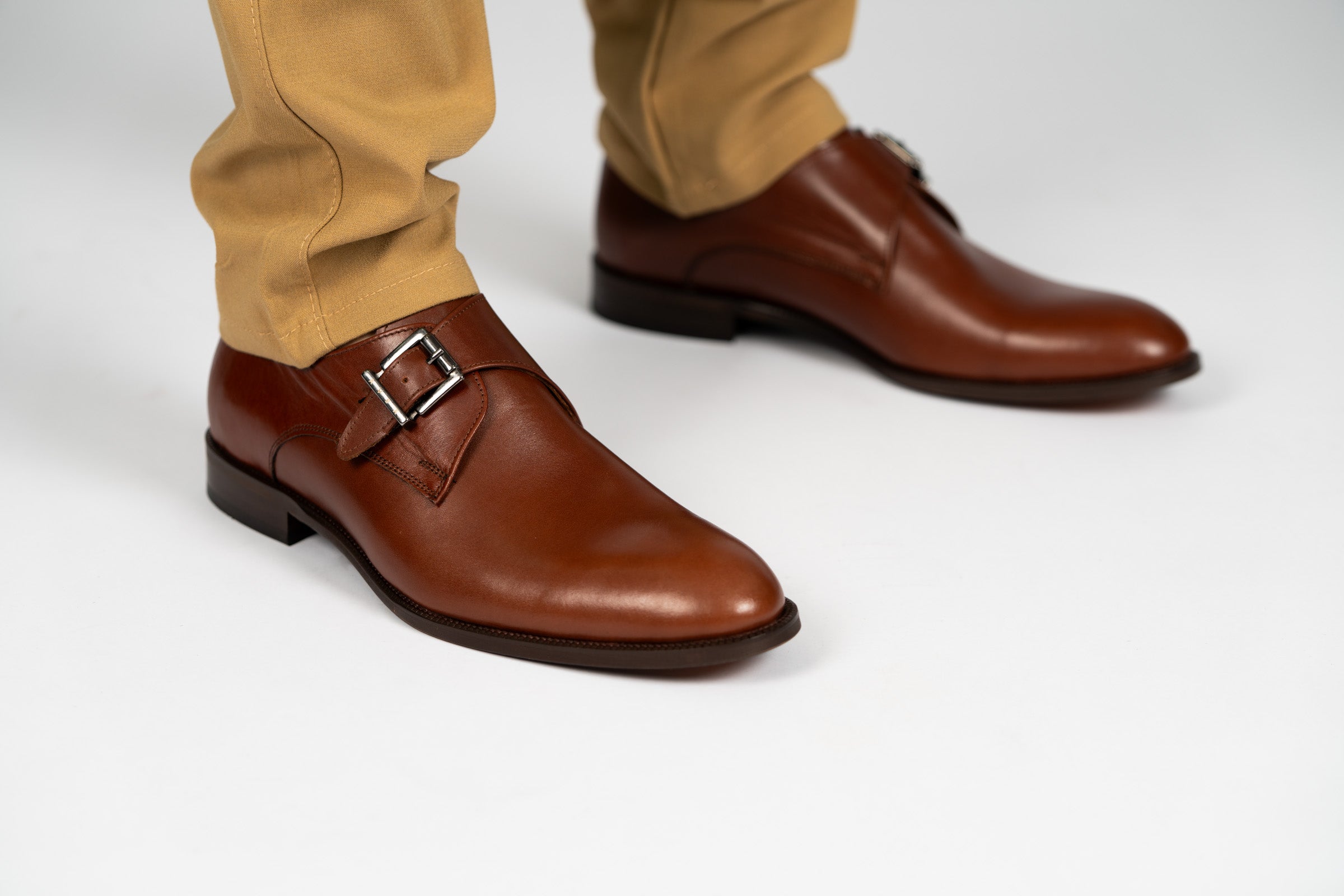 AVBA Buckle shoe leather | Brown