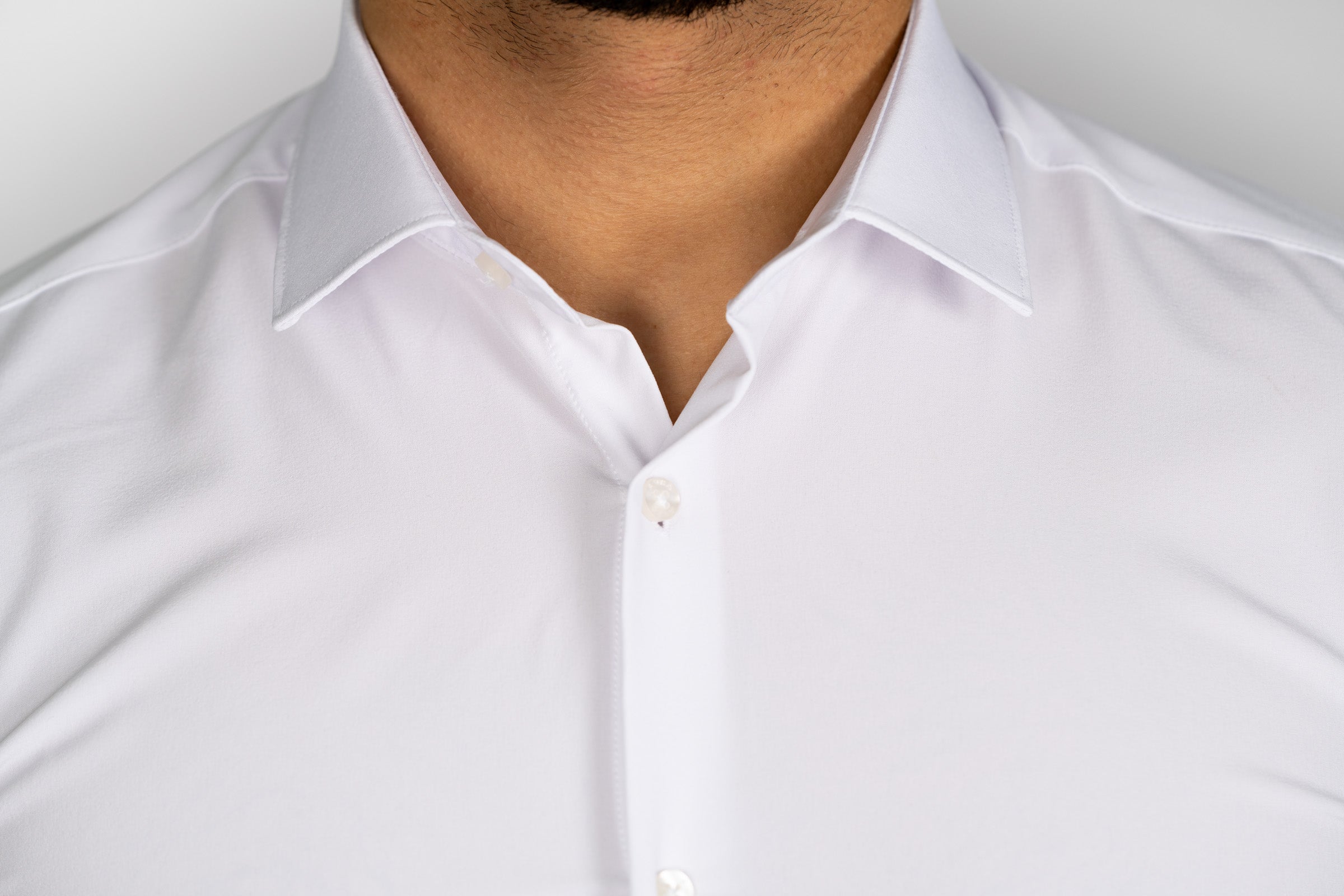 AVBA Length-Size Shirt White - Wrinkle-Free with Stretch for Optimal Comfort