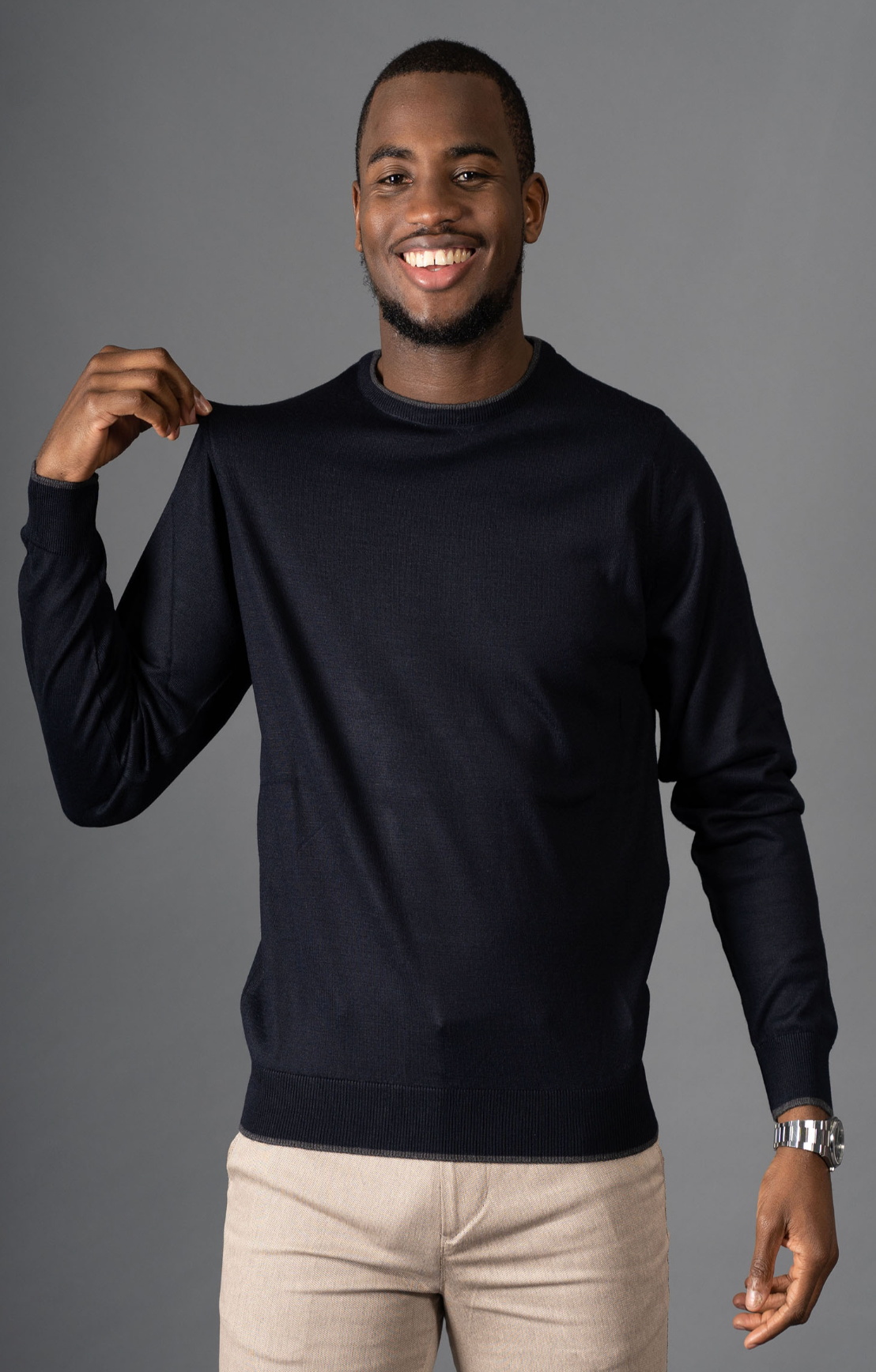 AVBA Classic Sweater: A Stylish Expression of Luxury Navy